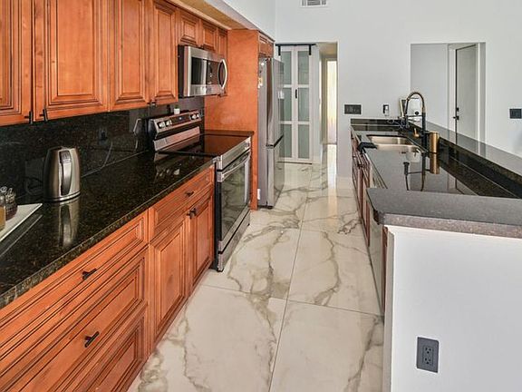2nd image of 1072 Fernlea Dr