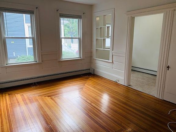 3rd image of 307 Cabot St Floor 1