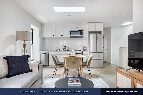 Rented by The Blueground | media 301