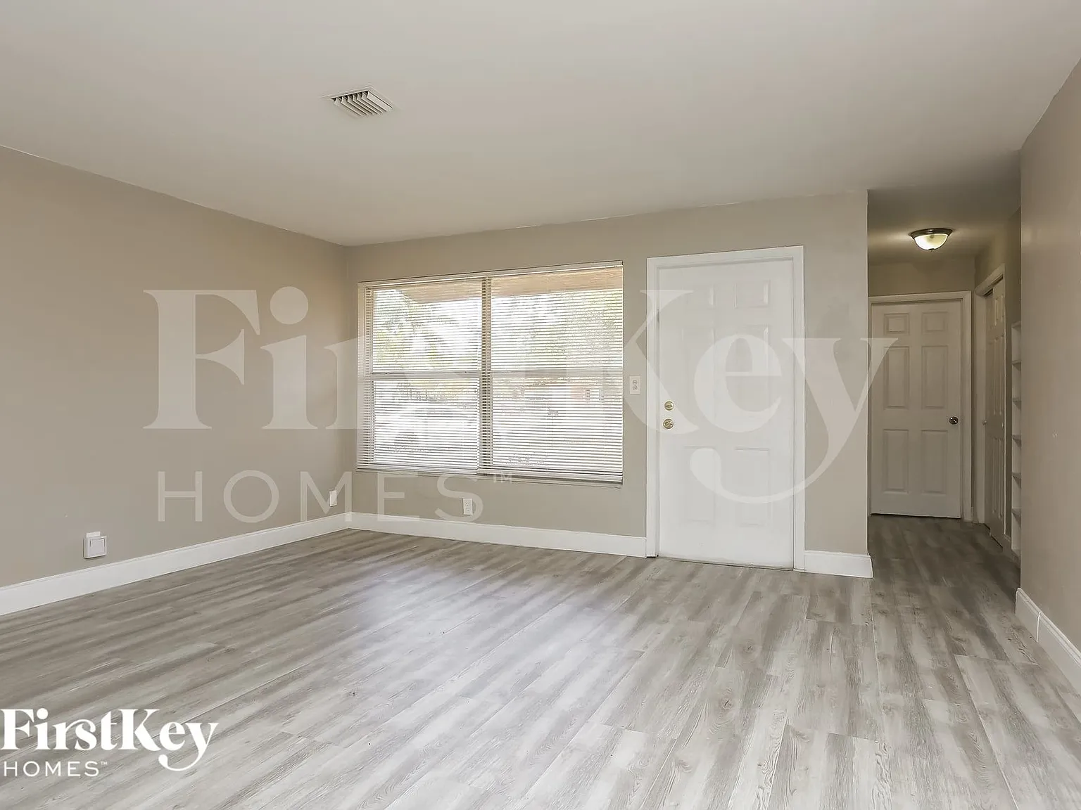 4 bed, 2.0 bath, 1288 sqft, $3,250 — Photo 2