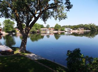 74 Kuester Lk, Grand Island, NE 68801