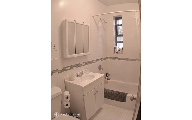 Rented by Douglas Elliman | media 23