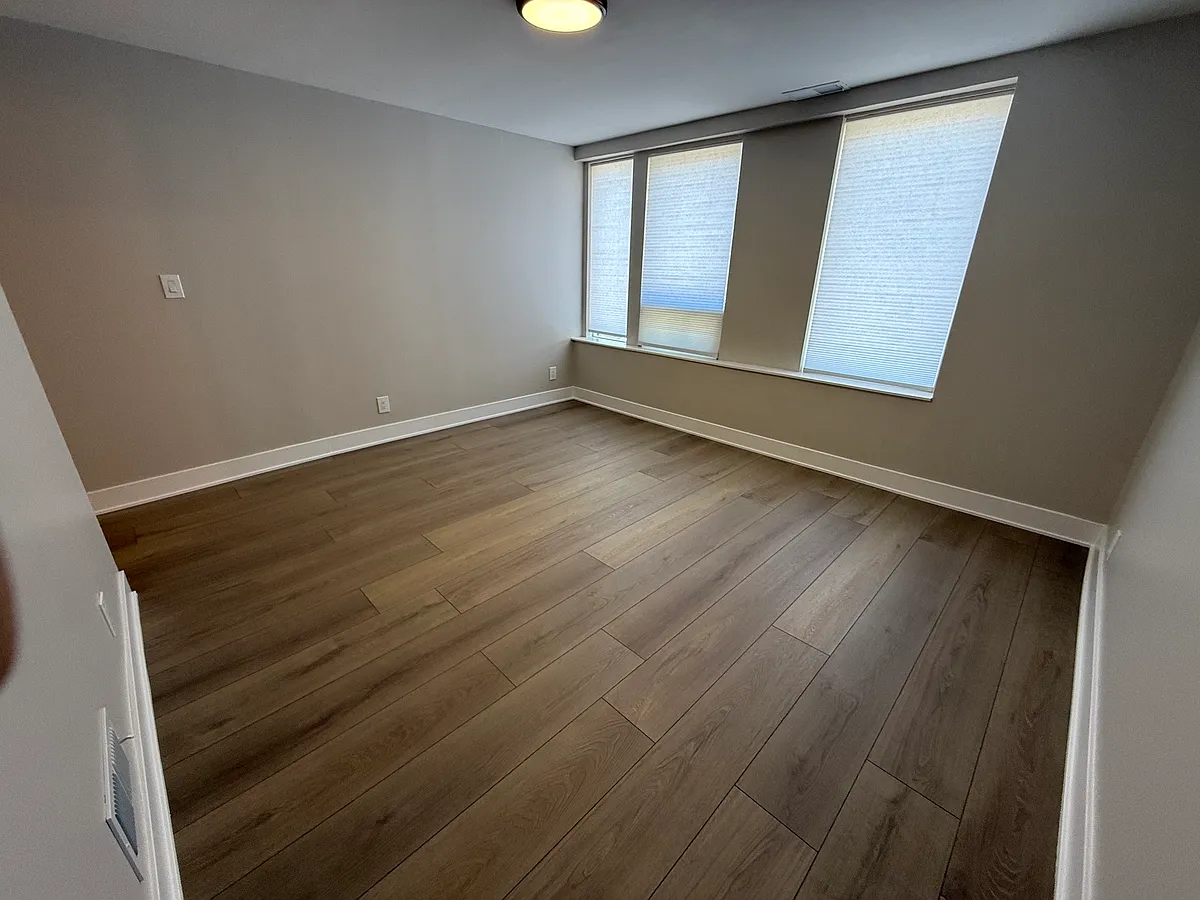 Building Photo - 1443 N Milwaukee Ave #2
