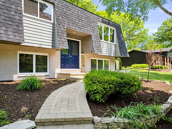 3rd image of 24518 W Guinevere Ln