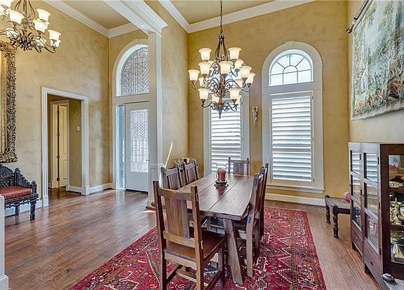 5th image of 1307 Regency Ct