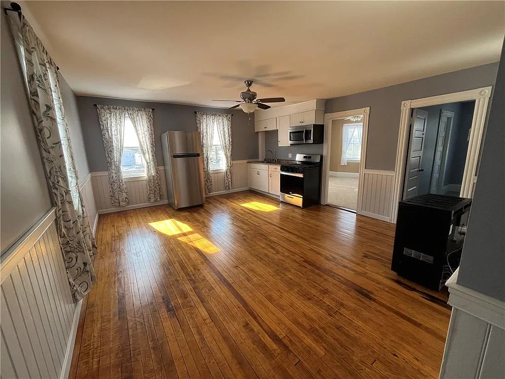 2 bed, 1.0 bath, 760 sqft, $1,800 — Photo 3