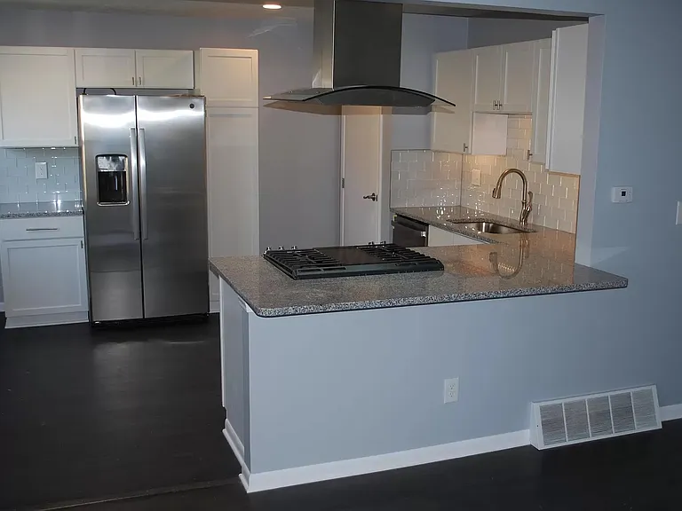 2669 Thorndale Ave — Photo 6