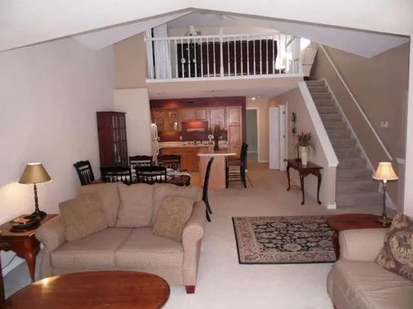 N17W26830 E Fieldhack Dr, Pewaukee, WI 53072