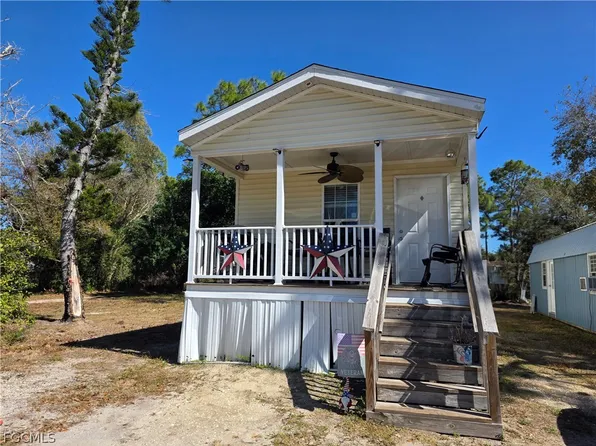 8085 Hart Dr, North Fort Myers, FL 33917