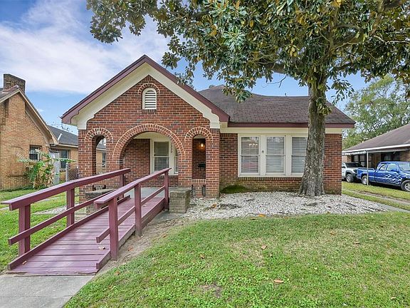 Ramp provides easy access to the front porch