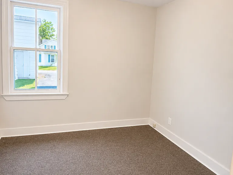 50-52 Rowe Ct — Photo 3