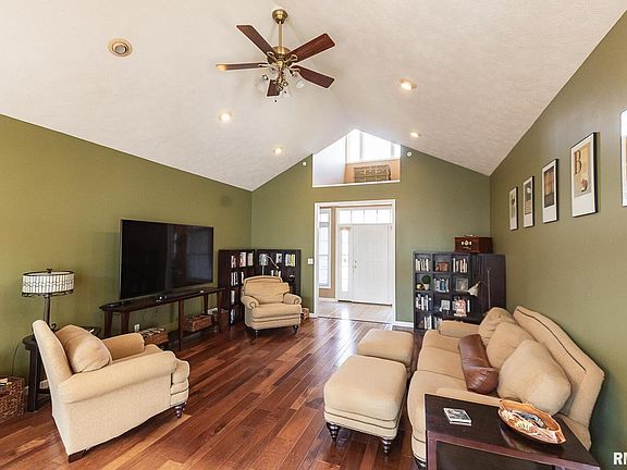 4th image of 1400 Belle Terre Ct