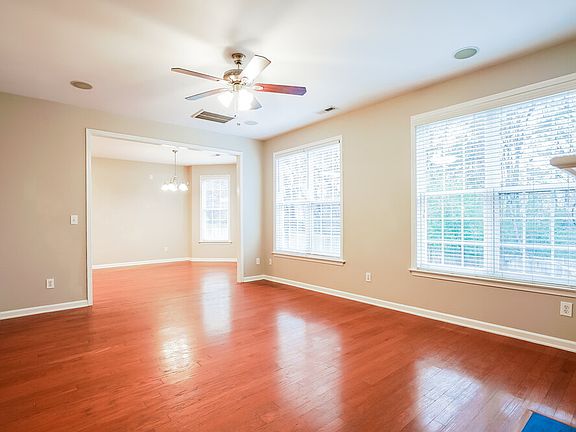 4th image of 125 Pearson Pl