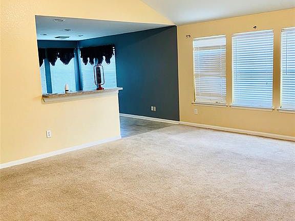 2nd image of 1906 Mackenze Way