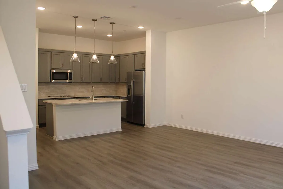 Building Photo - 628 Blue Ridge Dr
