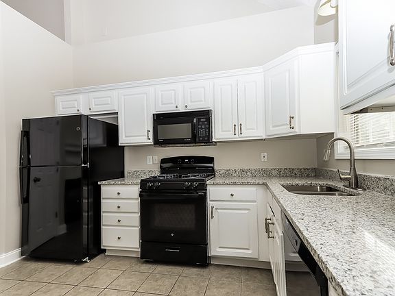 3rd image of 2025 Towne Park Dr