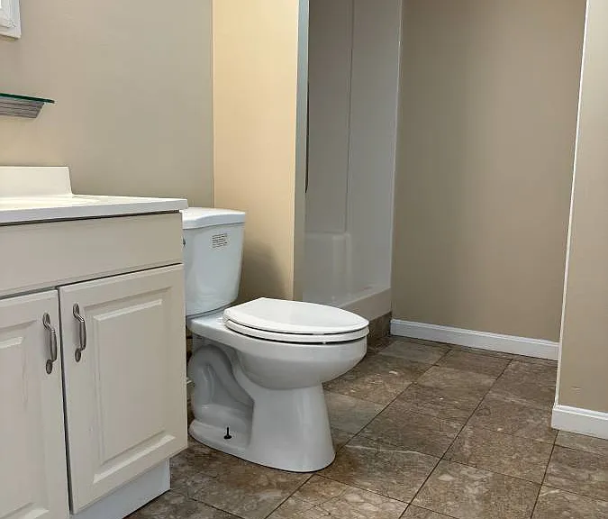 Lower level 3/4 bath