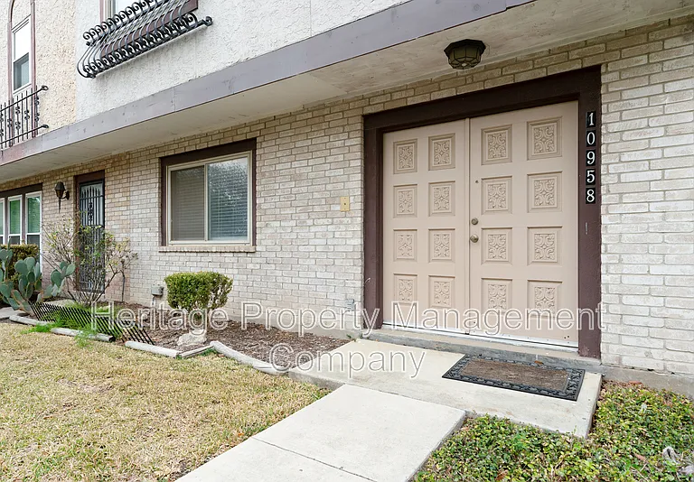 10958 Crown Park — Photo 2