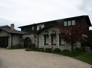 1641 Robin Ln, Glenview, IL 60025