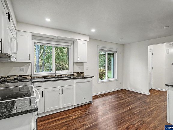 4th image of 20450 Abiqua Rd NE