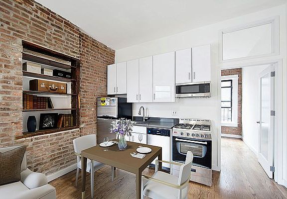 4th image of 329 E 6th St APT 19