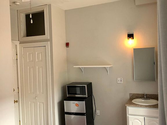 4th image of 106 Fern St #14