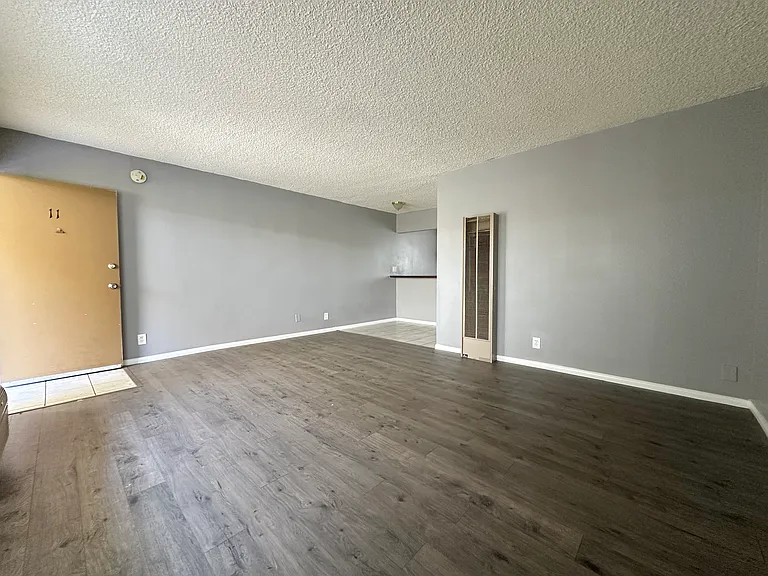7636 Owensmouth — Photo 24