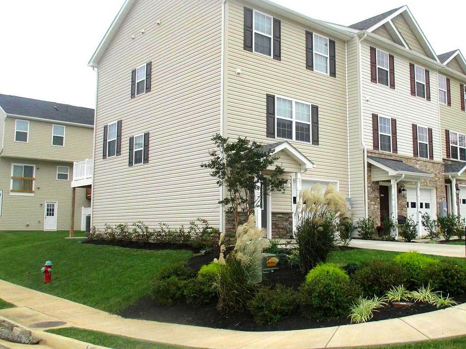 BEAUTIFUL CURB APPEAL!