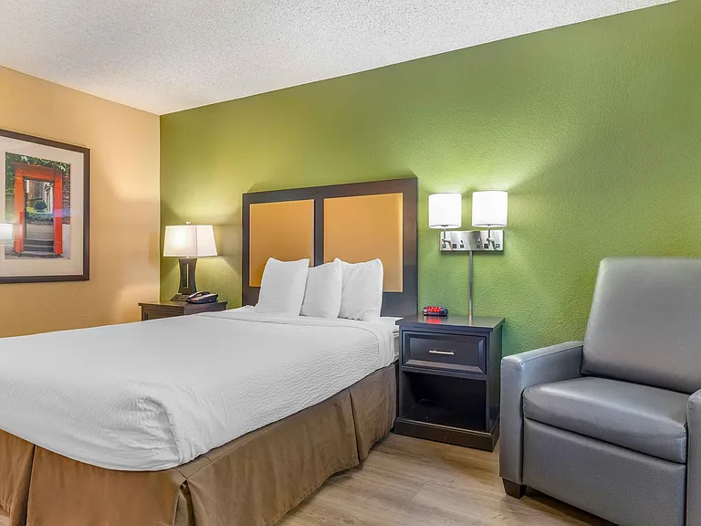 Studio Suite - 1 Queen Bed