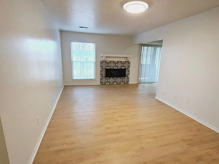 Sugarbush Apartments — Photo 185