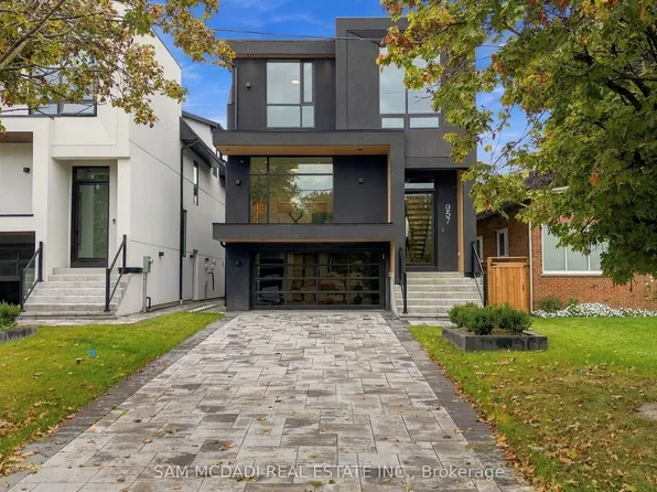 957 Halliday Ave, Mississauga, ON L5E 1P4