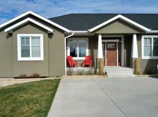 2747 Promontory Dr, Bismarck, ND 58503