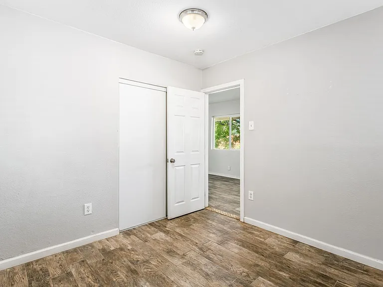 14993 Yucca Ave — Photo 10