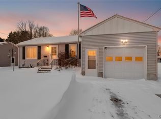 100 Clarence Dr, North Syracuse, NY 13212