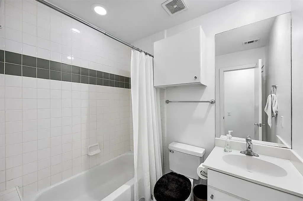 3 bed, 2027 sqft, $2,500 — Photo 4
