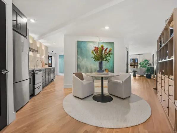 85 River Road APT J6, Essex, CT 06426