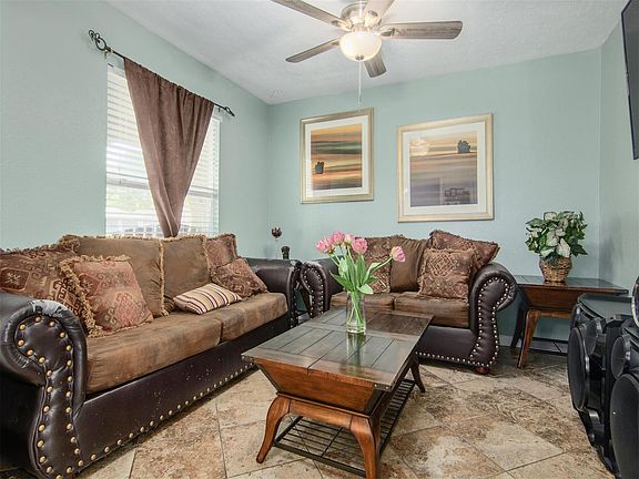 3rd image of 3101 Bayou St