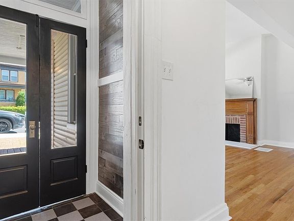 3rd image of 1240 Benton Ave