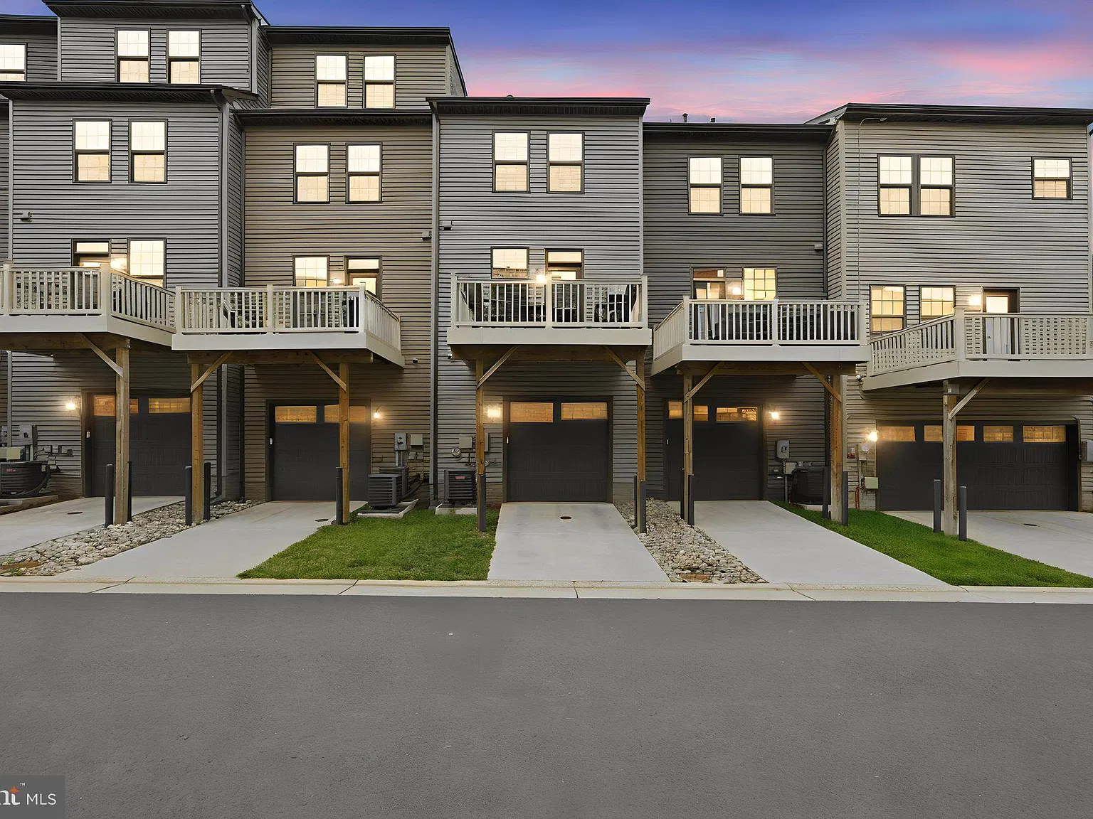 3 bed, 2.5 bath, 1548 sqft, $3,200 — Photo 4