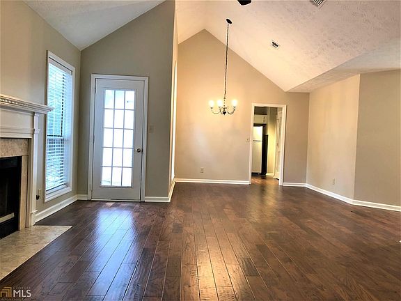 5th image of 831 Bedford Park