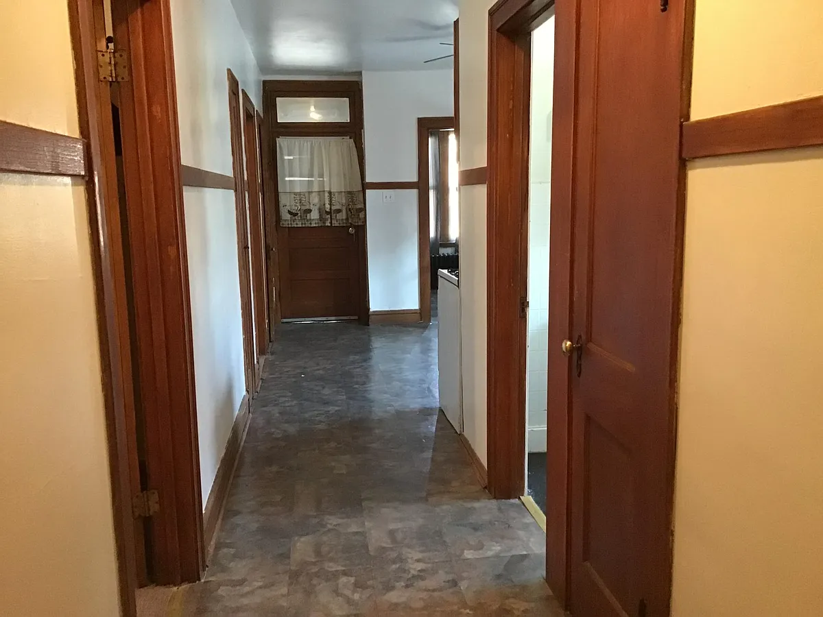 Building Photo - 7127 S Francisco Ave #2