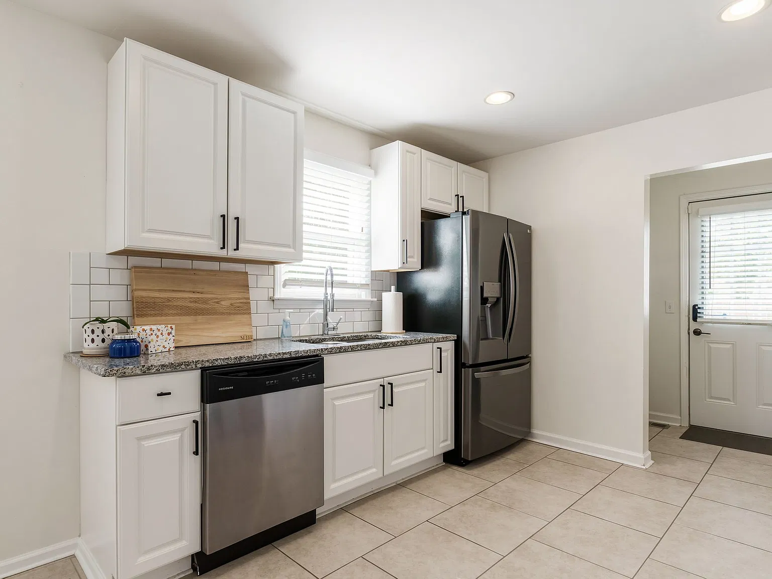 3 bed, 1270 sqft, $2,900 — Photo 4