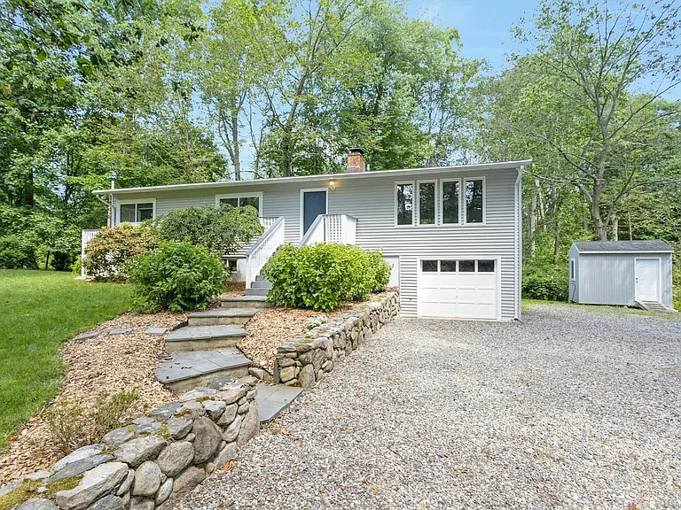 5 Wakerobin Rd — Photo 1