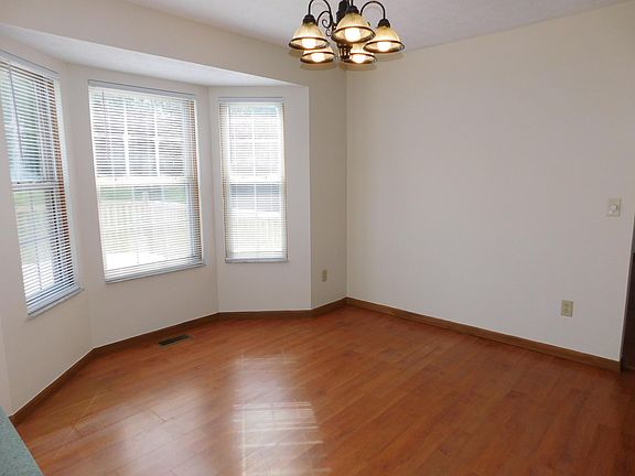 4th image of 121 Claytonbend Dr