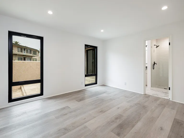 121 Burton Cir #1 — Photo 17
