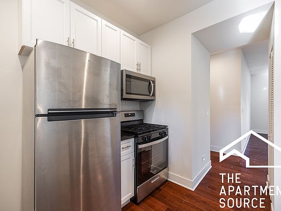 3rd image of 1140 W Lunt Ave #3