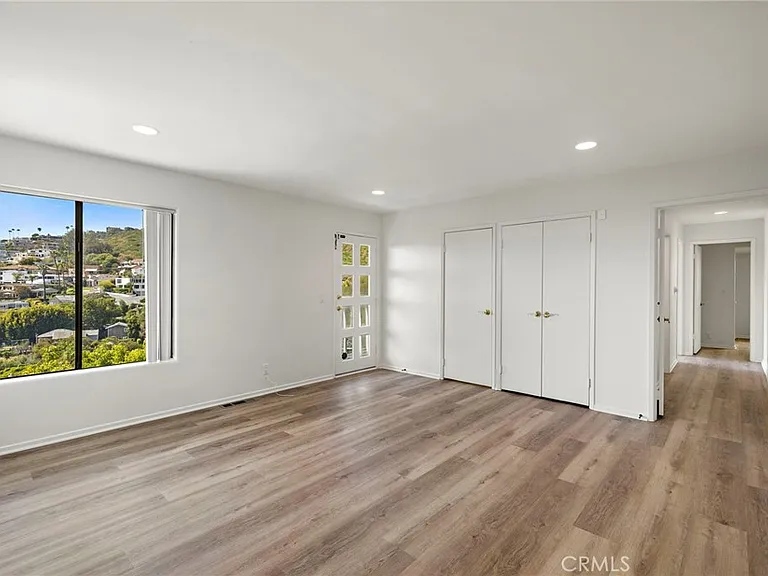 665 Temple Hills Dr — Photo 16