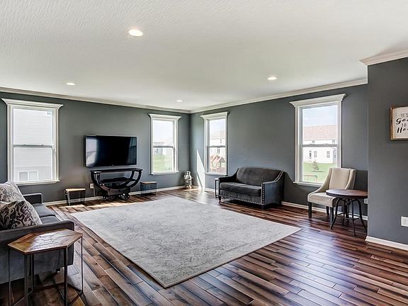 5th image of 9540 Woodbine Way