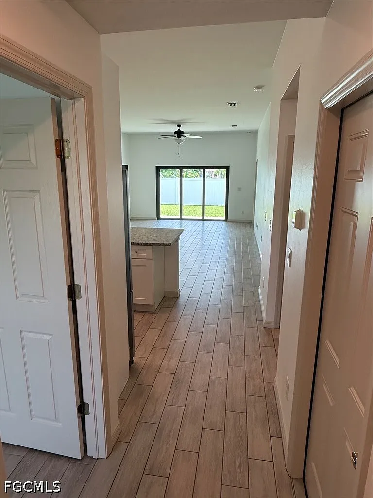 3 bed, 2.0 bath, 1419 sqft, $1,725 — Photo 3
