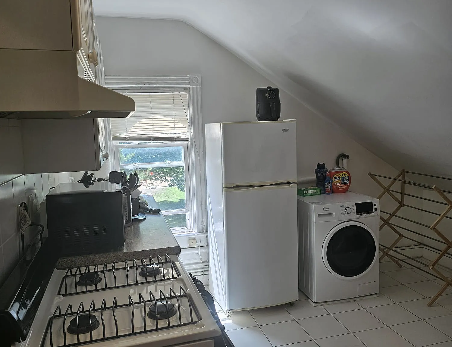 2 bed, 925 sqft, $2,200 — Photo 2